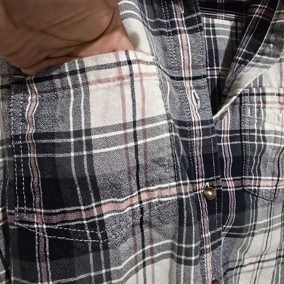 Carhartt Black, White, and Pink Plaid Shirt - Picture 4 of 12